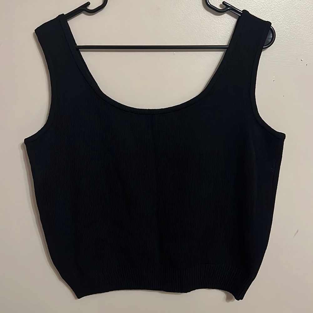 St. John Black Sleeveless Top Size Large!